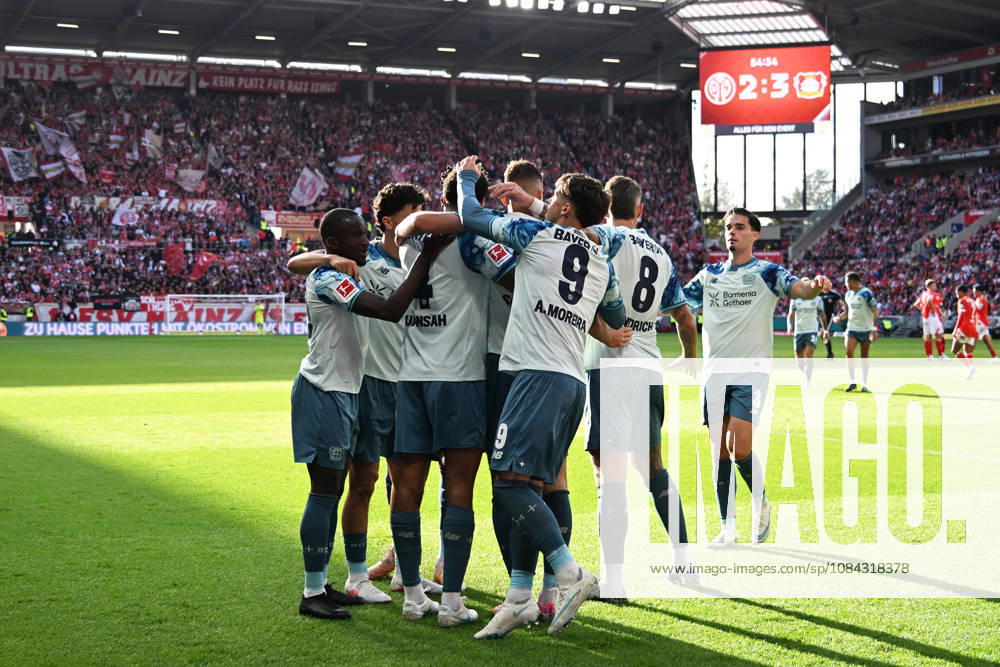 Fussball 1.Bundesliga, FSV Mainz 05 - Bayer 04 Leverkusen v.l. Torjubel nach dem Tor zum celebrating the goal celebrate 2:3 durch Jarell Quansah (Bayer 04 Leverkusen) Mainz