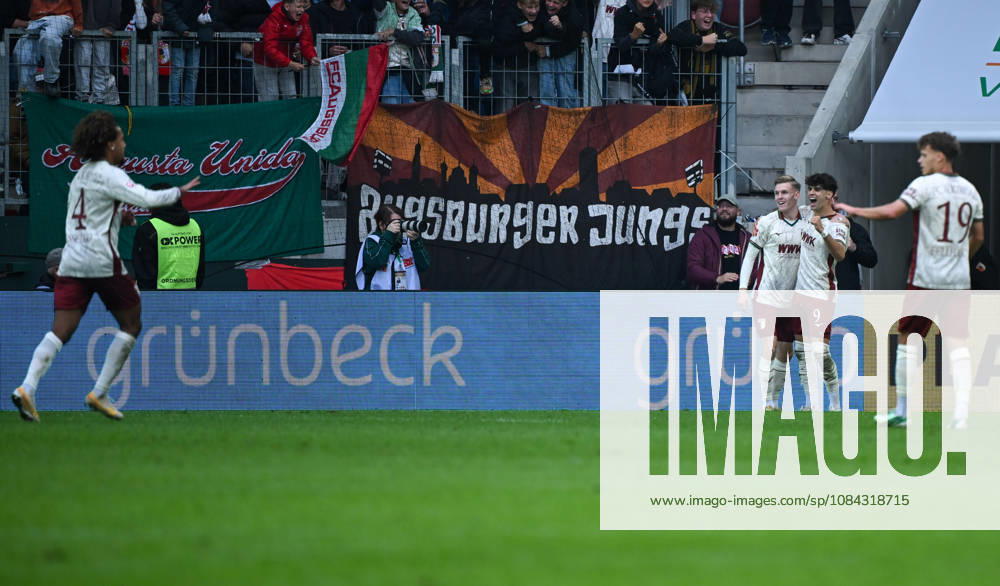 Fussball 1.Bundesliga, FC Augsburg - Bayern München v.l. Rodrigo Ribeiro (FC Augsburg) Jubel, Torjubel, celebrate the goal, jubelt ueber das Tor zum 2:1 Augsburg