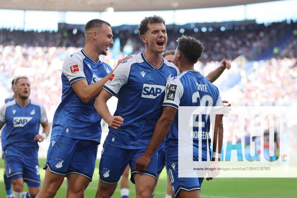 Fussball 1.Bundesliga, TSG 1899 Hoffenheim - Hamburger SV v.l. Goal scored, Tor zum 2:1 Bambase Conte (TSG 1899 Hoffenheim) Torjubel, Goal celebration, celebrate the goal, celebrates scoring Sinsheim