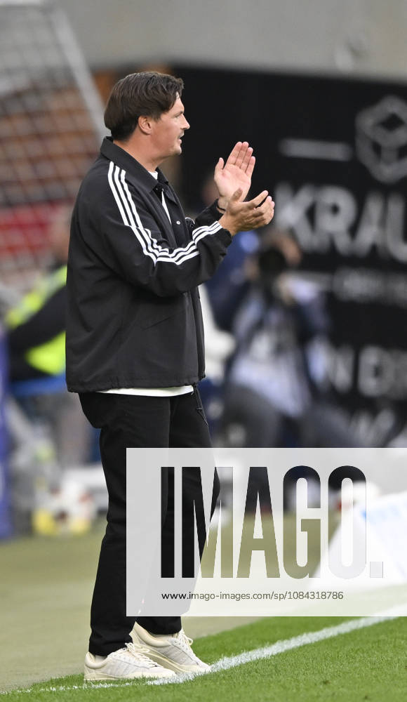 Trainer Coach Merlin Polzin Hamburger SV HSV am Spielfeldrand klatscht aufmunternd in die Haende, Beifall TSG 1899 Hoffenheim vs Hamburger SV HSV 10.10.2026 DFL REGULATIONS PROHIBIT ANY USE OF PHOTOGRAPHS AS IMAGE SEQUENCES AND OR QUASI-VIDEO TSG 1899 Hoffenheim vs Hamburger SV HSV
