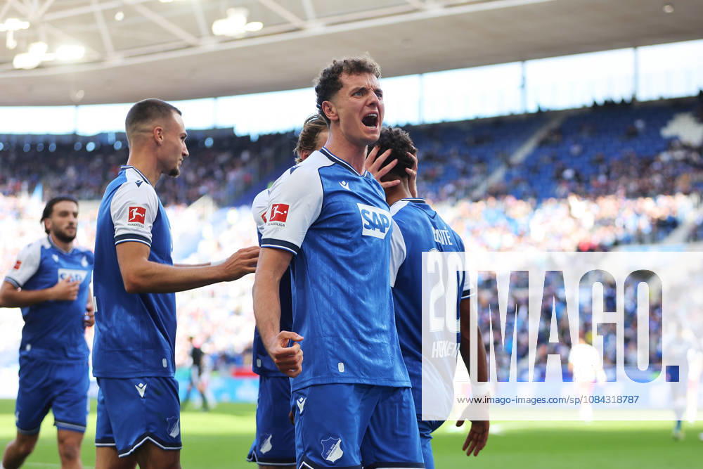 Fussball 1.Bundesliga, TSG 1899 Hoffenheim - Hamburger SV v.l. Goal scored, Tor zum 2:1 Bambase Conte (TSG 1899 Hoffenheim) Torjubel, Goal celebration, celebrate the goal, celebrates scoring Fisnik Asllani (TSG 1899 Hoffenheim) Sinsheim