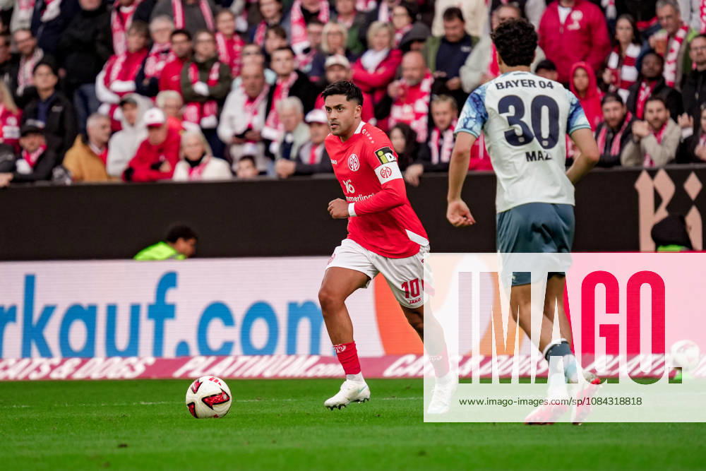 Deutschland: Fussball Saison 2026 2027 , 1. Bundesliga , 5. Spieltag , 1. FSV Mainz 05 vs. Bayer 04 Leverkusen - MEWA-Arena (Mainz) : Nadiem Amiri (1. FSV Mainz 05, 10) am Ball, im Ballbesitz Mainz MEWA-Arena Deutschland Germany