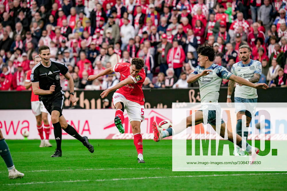 Deutschland: Fussball Saison 2026 2027 , 1. Bundesliga , 5. Spieltag , 1. FSV Mainz 05 vs. Bayer 04 Leverkusen - MEWA-Arena (Mainz) : Eric Martel (1. FSV Mainz 05, 5) Schuss, Torschuss, Chance, Torchance, Gelegenheit Mainz MEWA-Arena Deutschland Germany