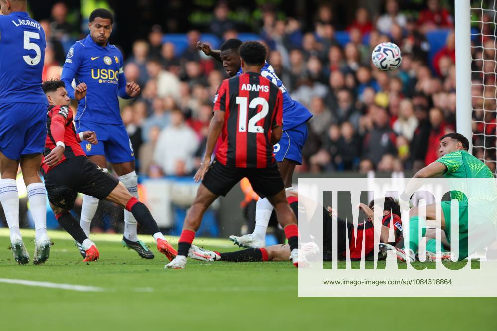 Evanilson of AFC Bournemouth scores his team s first goal of the match Chelsea v AFC Bournemouth, Premier League, Football, Stamford Bridge, London, UK, 10 10 2026, England - 10 Oct 2026London Stamford Bridge England United Kingdom