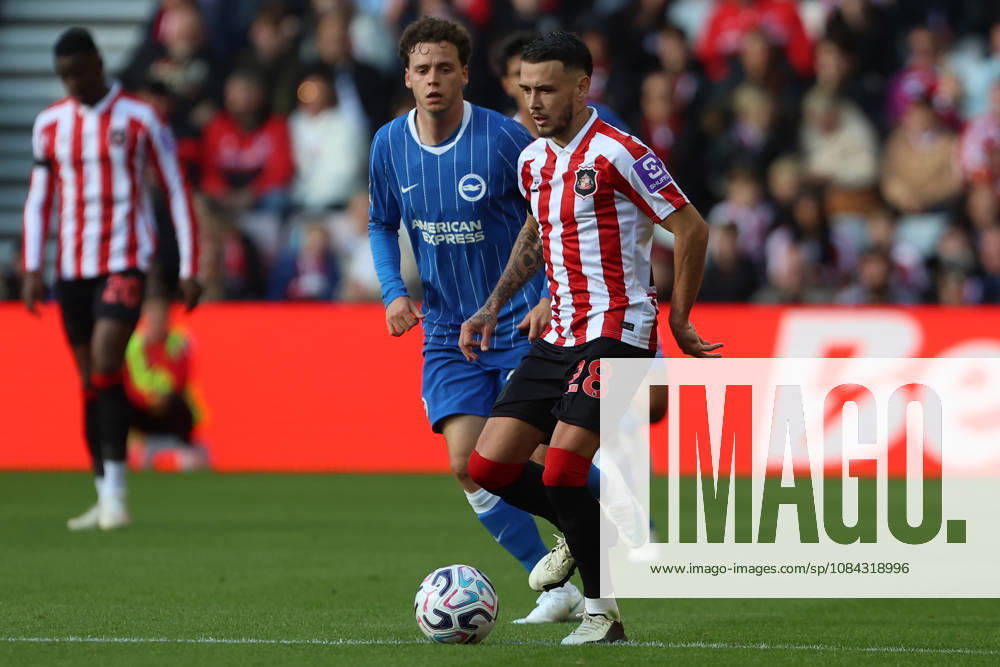 10th October 2026; Stadium of Light, Sunderland, England; Premier League Football, Sunderland versus Brighton and Hove Albion; Enzo Le Fee of Sunderland passes the ball DavexLofthouse