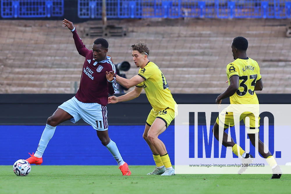 Aston Villa v Brentford, Premier League Nicolas Jackson of Aston Villa holds off pressure from Jannik Schuster of Brentford FC during the Aston Villa v Brentford Premier League match at Villa Park, Birmingham, England on 10 October 2026 Credit: Ryan Crockett Every Second Media Editorial use only. All images are copyright Every Second Media Limited. No images may be reproduced without prior permission. All rights reserved. Premier League and Football League images are subject to licensing agreements with Football DataCo Limited. see https: www.football-dataco.com