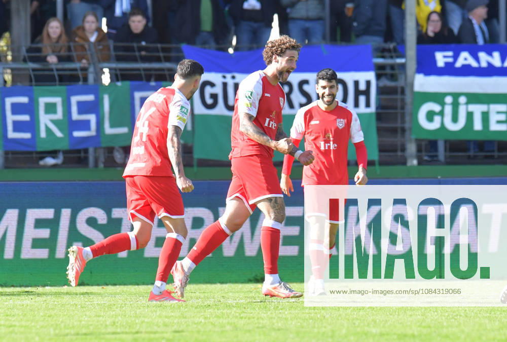 GER, Fussball, Regionalliga West, Saison 2026 2027, 12. Spieltag, Ohlendorf Stadion im Heidewald, Gütersloh FC Gütersloh - SF Siegen 0 : 5 Tor-Jubel SF Siegen : Torschütze Jan-Luca Rumpf (SF Siegen), Aktion, Einzelbild, Quer, Mimik, Gestik, Jubel, jubeln, Freude, freuen