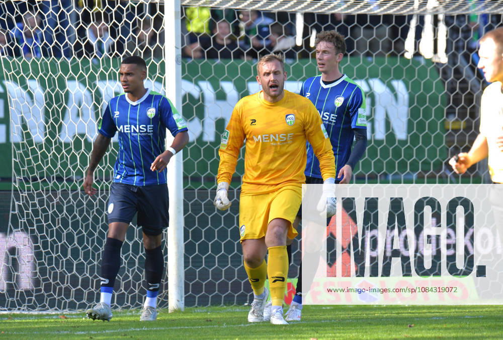 GER, Fussball, Regionalliga West, Saison 2026 2027, 12. Spieltag, Ohlendorf Stadion im Heidewald, Gütersloh FC Gütersloh - SF Siegen 0 : 5 Jarno Peters (FC Gütersloh), Aktion, Einzelbild, Quer, Mimik, Gestik, Torwart, Torhüter, Keeper,