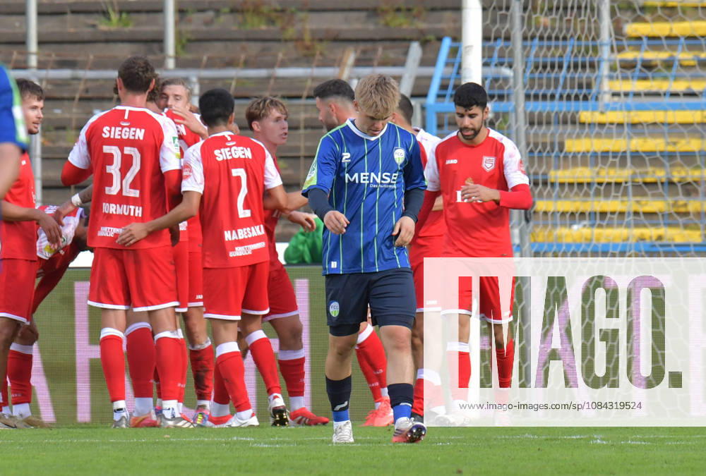 GER, Fussball, Regionalliga West, Saison 2026 2027, 12. Spieltag, Ohlendorf Stadion im Heidewald, Gütersloh FC Gütersloh - SF Siegen 0 : 5 Erik Lanfer (FC Gütersloh) ist nach dem 0 : 1 enttäuscht, Aktion, Einzelbild, Quer, Mimik, Gestik, Enttäuscht, Enttäuschung