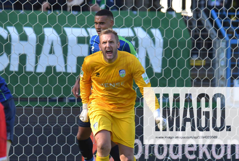 GER, Fussball, Regionalliga West, Saison 2026 2027, 12. Spieltag, Ohlendorf Stadion im Heidewald, Gütersloh FC Gütersloh - SF Siegen 0 : 5 Jarno Peters (FC Gütersloh), Aktion, Einzelbild, Quer, Mimik, Gestik, Torwart, Torhüter, Keeper,