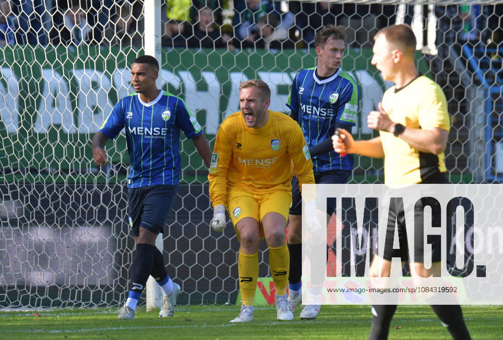 GER, Fussball, Regionalliga West, Saison 2026 2027, 12. Spieltag, Ohlendorf Stadion im Heidewald, Gütersloh FC Gütersloh - SF Siegen 0 : 5 Jarno Peters (FC Gütersloh), Aktion, Einzelbild, Quer, Mimik, Gestik, Torwart, Torhüter, Keeper,