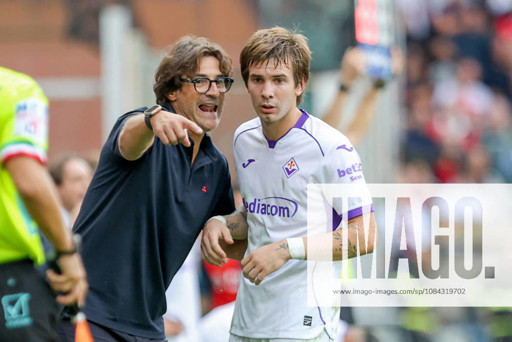 Fiorentina s head coach Paolo Vanoli and Fiorentina s Franco Mastantuono during the Serie A soccer match between Genoa and Fiorentina at the Luigi Ferraris Stadium in Genoa, Italy - Saturday, October 10, 2026. - Soccer .