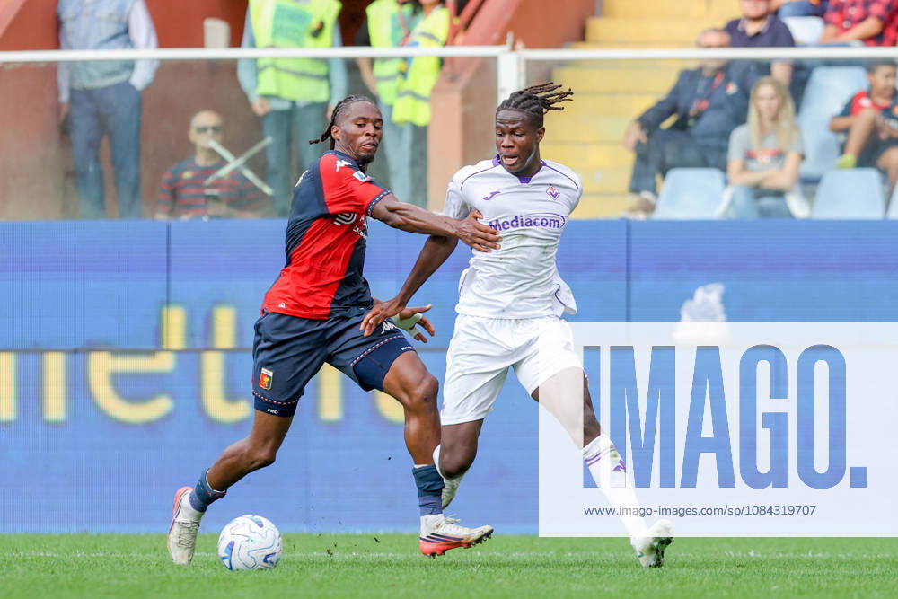 GenoaÕs Kingsley Ehizibue fights for the ball during the Serie A soccer match between Genoa and Fiorentina at the Luigi Ferraris Stadium in Genoa, Italy - Saturday, October 10, 2026. - Soccer .
