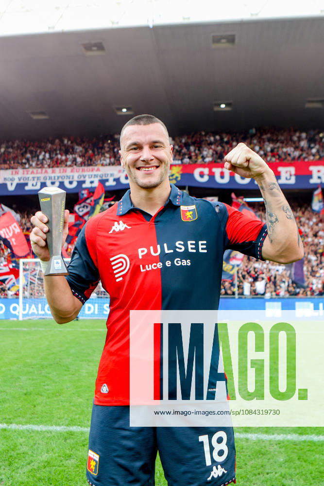 Genoa s Milutin Osmajic during the Serie A soccer match between Genoa and Fiorentina at the Luigi Ferraris Stadium in Genoa, Italy - Saturday, October 10, 2026. - Soccer .