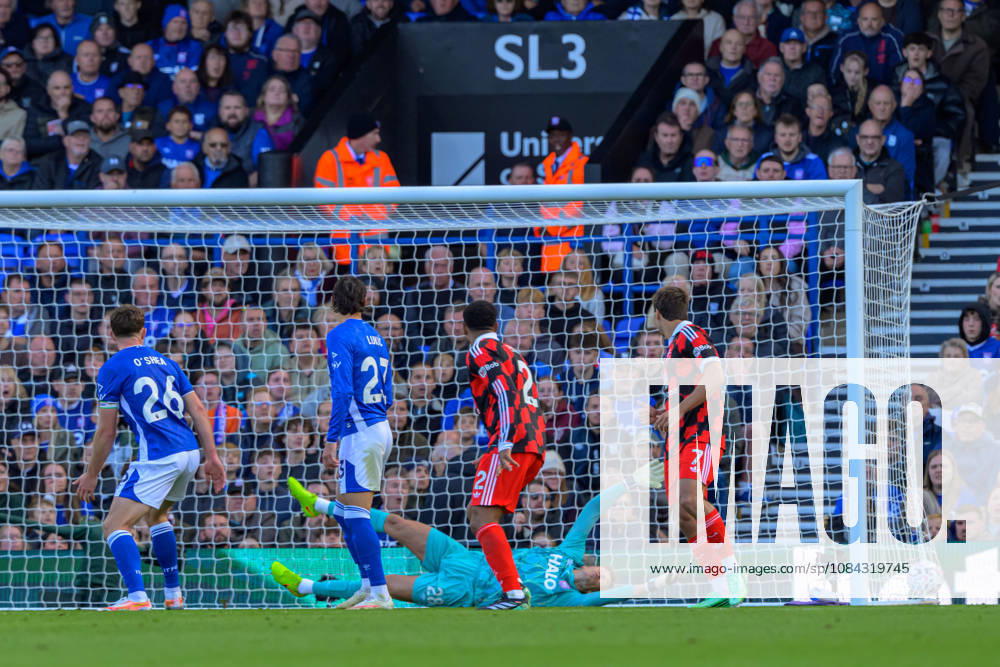 IPSWICH, ENGLAND OCTOBER 10 - Ryan Sessegnon of Fulham scores the team s first goal to make score 1-0 during the Premier League game between Ipswich Town and Fulham at Portman Road on October 10, 2026 in Ipswich, England. (Photo by Keeran Marquis Sports Press Photo)