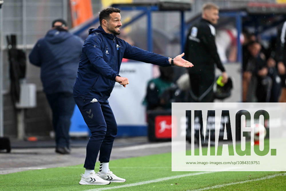 Paderborn, Home-Deluxe-Arena, 10.10.26, GER, Herren, 1.Bundesliga, Saison 2026-2027, SC Paderborn 07 - VfB Stuttgart Bild: Trainer Ralf KETTEMANN (Paderborn) DFL regulations prohibit any use of photographs as image sequences and or quasi-video. Nordrhein-Westfalen Deutschland