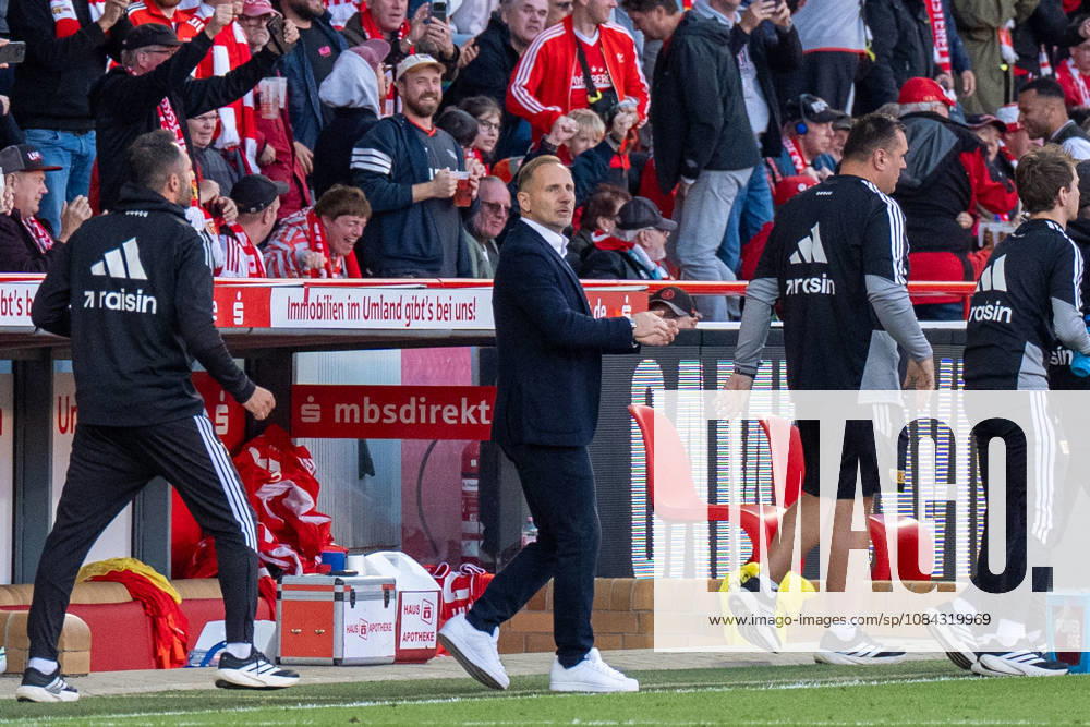 Deutschland: Fussball 1. Bundesliga, 5. Spieltag 2026 2027, 1.FC Union Berlin - SV Elversberg am 10.10.2026 in Berlin (Stadion An der Alten Försterei): Tor zum 1:0 Livan Burcu (1. FC Union Berlin, 9) Jubel, Freude, Torjubel, Emotionen Mauro Lustrinelli (1. FC Union Berlin, Trainer)