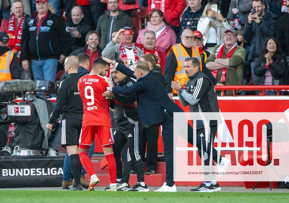 Fußball, Herren, Saison 2026 2027, 1. Bundesliga (5. Spieltag), 1. FC Union Berlin - SV 07 Elversberg, v. l. Livan Burcu (1. FC Union Berlin), Trainer Mauro Lustrinelli, Jubel nach Tor zum 1:0, 10.10.2026,