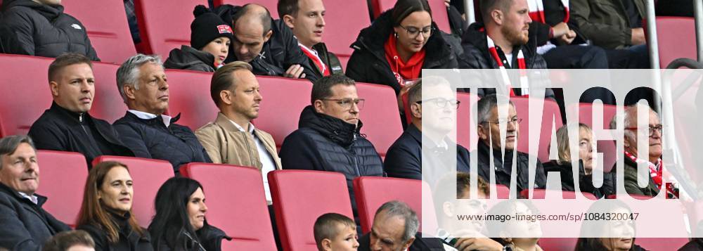 Fussball Bundesliga 2026 2027, 5.Spieltag, FC Augsburg - FC Bayern München, in der WWK-Arena Augsburg, Die Vorstandschaft vom FC Bayern . auf dem Bild, Sportvorstand Max Eberl (Bayern München), Vorstandsvorsitzender Jan-Christian Dreesen (FC Bayern München) Präsident Herbert Hainer (FC Bayern) usw