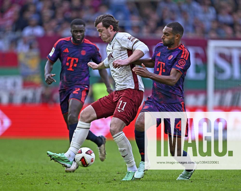Fussball Bundesliga 2026 2027, 5.Spieltag, FC Augsburg - FC Bayern München, in der WWK-Arena Augsburg, v.l. Dayot Upamecano (FC Bayern München), Michael Gregoritsch (FC Augsburg) und Jonathan Tah (FC Bayern München)