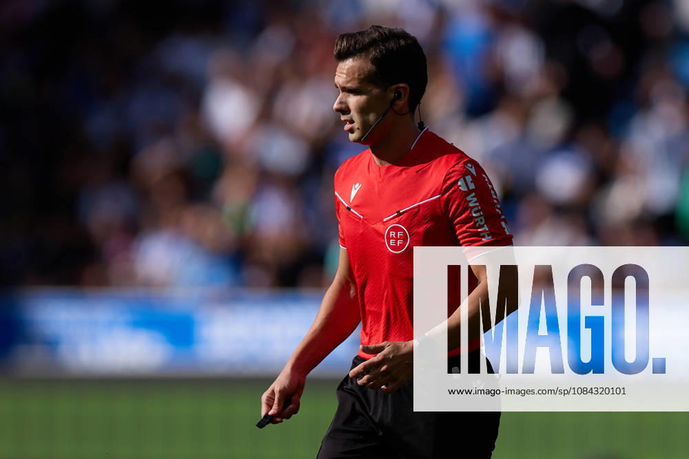 Referee Alejandro Quintero Gonzalez looks on during the LaLiga EA Sports match between Deportivo Alaves and Atletico de Madrid at Mendizorrotza on October 10, 2026, in Vitoria, Spain. Deportivo Alaves V Atletico De Madrid - La Liga EA Sports - ZUMAa181 20261010_zaa_a181_043