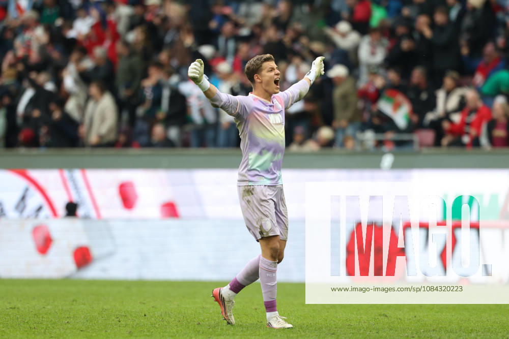Finn Dahmen (FC Augsburg, 01) bejubelt das Tor zum 2:1, Jubel, Emotionen, GER, FC Augsburg vs. FC Bayern Muenchen, Fussball, Bundesliga, 5. Spieltag, Saison 2026 2027, 10.10.2026, , GER, FC Augsburg vs. FC Bayern Muenchen, Fussball, Bundesliga, 5. Spieltag, Saison 2026 2027, 10.10.2026 Augsburg