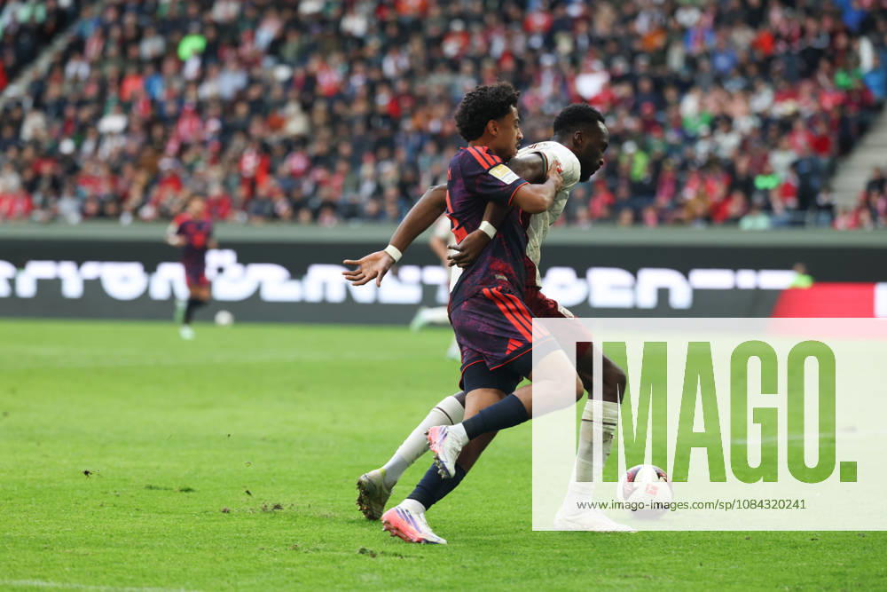 Nathaniel Brown (FC Bayern Muenchen, 11) mit Chrislain Matsima (FC Augsburg, 05), GER, FC Augsburg vs. FC Bayern Muenchen, Fussball, Bundesliga, 5. Spieltag, Saison 2026 2027, 10.10.2026, , GER, FC Augsburg vs. FC Bayern Muenchen, Fussball, Bundesliga, 5. Spieltag, Saison 2026 2027, 10.10.2026 Augsburg