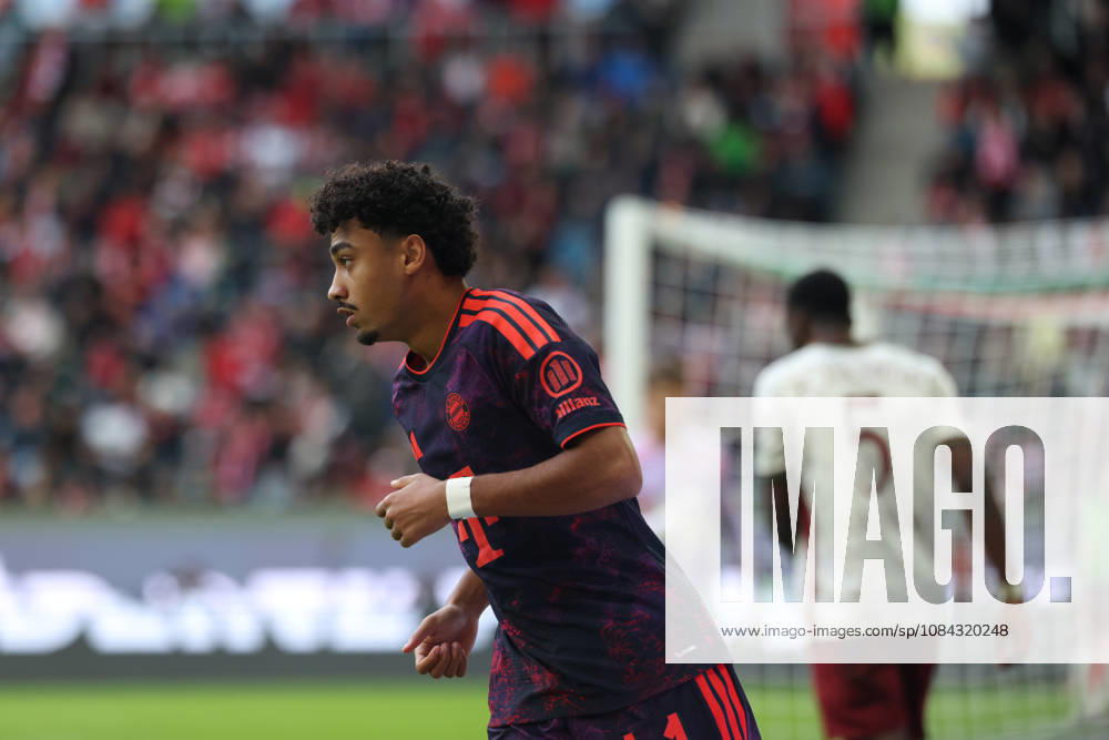 Nathaniel Brown (FC Bayern Muenchen, 11), GER, FC Augsburg vs. FC Bayern Muenchen, Fussball, Bundesliga, 5. Spieltag, Saison 2026 2027, 10.10.2026, , GER, FC Augsburg vs. FC Bayern Muenchen, Fussball, Bundesliga, 5. Spieltag, Saison 2026 2027, 10.10.2026 Augsburg
