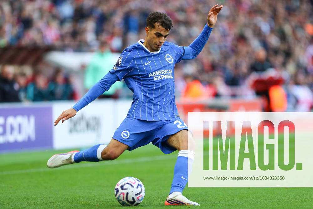SUNDERLAND, ENGLAND, OCTOBER 10: Yasin Ayari of Brighton & Hove Albion crosses the ball during a Premier League 2026-27 match between Sunderland AFC and Brighton & Hove Albion at the Stadium of Light on October 10, 2026 in Sunderland, England. (Photo by Zach Forster Sports Press Photo)