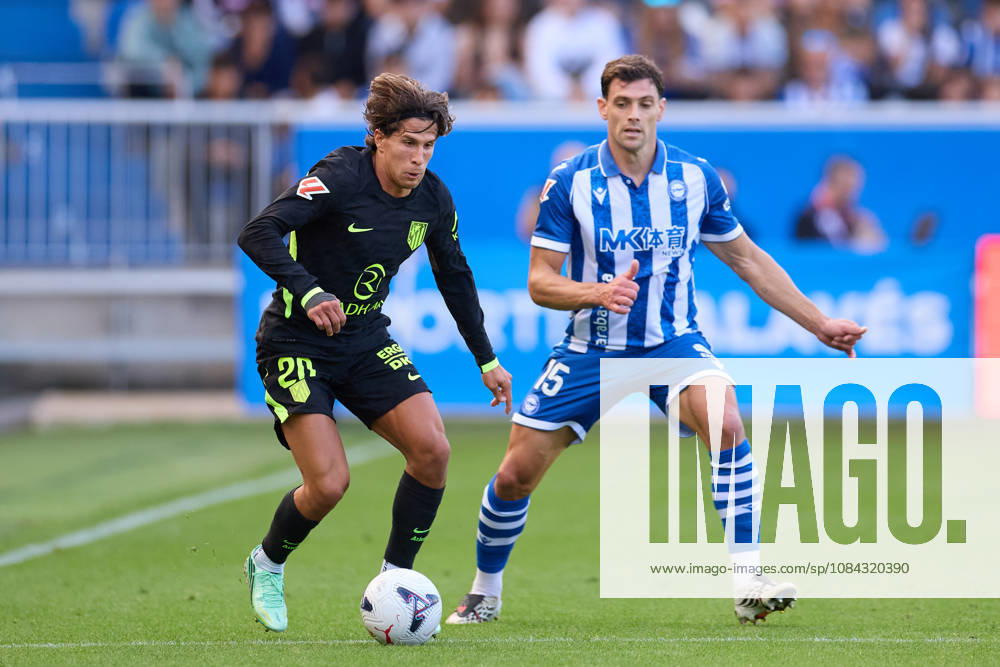 Giuliano Simeone of Atletico de Madrid competes for the ball with Lucas Boye of Deportivo Alaves during the LaLiga EA Sports match between Deportivo Alaves and Atletico de Madrid at Mendizorrotza on October 10, 2026, in Vitoria, Spain. Vitoria Spain - ZUMAa181 20261010_zaa_a181_040