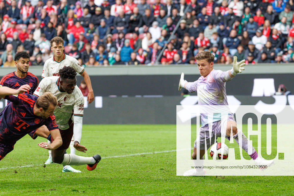 Finn Dahmen (1, FC Augsburg) verhindert das Tor beim Spiel zwischen FC Augsburg v FC Bayern München, Fussball, Herren, Bundesliga, 2026 2027, 5.Spieltag am 10.10.2026 in Augsburg, WWK ARENA. DFL and DFB regulations prohibit any use of photographs as image sequences and or quasi-video. Bayern Deutschland