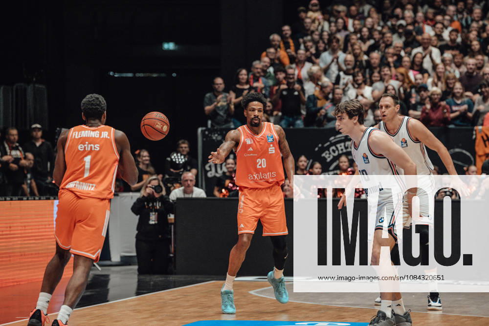 EasyCredit Basketball Bundesliga, 5. Spieltag, Niners Chemnitz -Bayern München 10.10.2026 ab 16:00 Uhr Chemnitz, Chemnitz Arena Im Foto: 01 Phlandrous Fleming JR, 20 Urald King, easyCredit Basketball Bundesliga, 5. Spieltag, Niners Chemnitz - Bayern München Chemnitz Sachsen Deutschland
