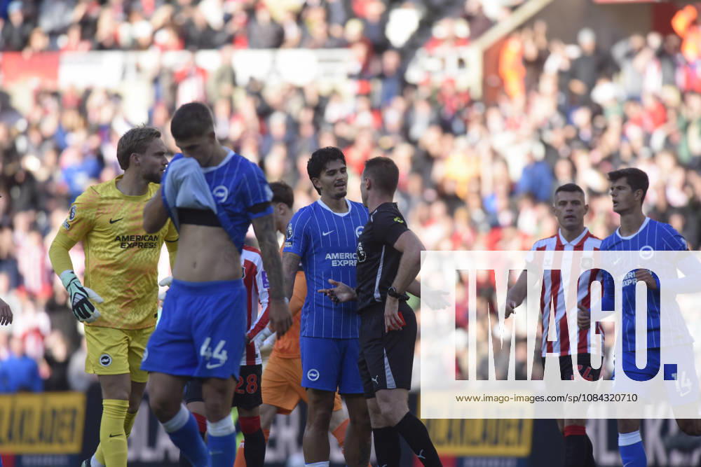 Sunderland v Brighton, Premier League, Football, Stadium Of Light, Sunderland UK - 10 Oct 2026 RED CARD - Pascal Struijk of Brighton & Hove Albion Football Club sent off. Sunderland Stadium Of Light Tyne and Wear UK, UK NEWSPAPERS OUT