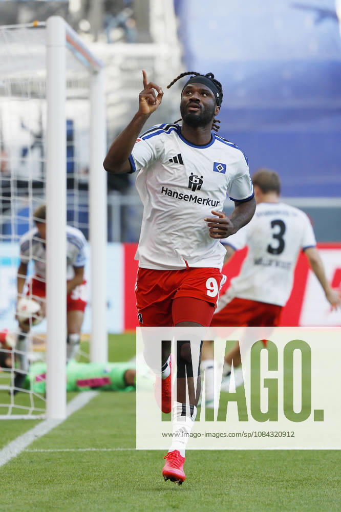 Terem Moffi (HSV) r. setzt sich im Kopfball gegen Ozan Kabak (TSG Hoffenheim) durch und Goal scored, erzielt das Tor zum 2:2, celebrate the goal im Bundesliga-Spiel zwischen der TSG 1899 Hoffenheim und dem Hamburger SV in der PreZero Arena, Sinsheim, Deutschland, am 10. Oktober 2026. in action during the Bundesliga match between TSG 1899 Hoffenheim and Hamburger SV at the PreZero Arena, Sinsheim, Germany, on October 10, 2026. DFB DFL REGULATIONS PROHIBIT ANY USE OF PHOTOGRAPHS AS IMAGE SEQUENCES AND OR QUASI-VIDEO,