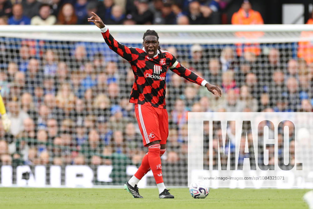 Ipswich Town v Fulham, Premier League Calvin Bassey of Fulham gestures during the Ipswich Town v Fulham Premier League match at Portman Road, Ipswich, England on 10 October 2026 Credit: Tiego Grenho Every Second Media Editorial use only. All images are copyright Every Second Media Limited. No images may be reproduced without prior permission. All rights reserved. Premier League and Football League images are subject to licensing agreements with Football DataCo Limited. see https: www.football-dataco.com