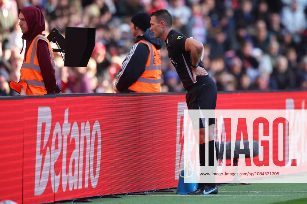 Sunderland v Brighton and Hove Albion - Premier League 2026 27 Referee Thomas Bramall checks VAR during the Premier League 2026 27 match between Sunderland and Brighton & Hove Albion at Stadium of Light on October 10, 2026 in Sunderland, England. WARNING! This Photograph May Only Be Used For Newspaper And Or Magazine Editorial Purposes. May Not Be Used For Publications Involving 1 player, 1 Club Or 1 Competition Without Written Authorisation From Football DataCo Ltd. For Any Queries, Please Contact Football DataCo Ltd on +44 (0) 207 864 9121 Sunderland Stadium of Light England United Kingdom