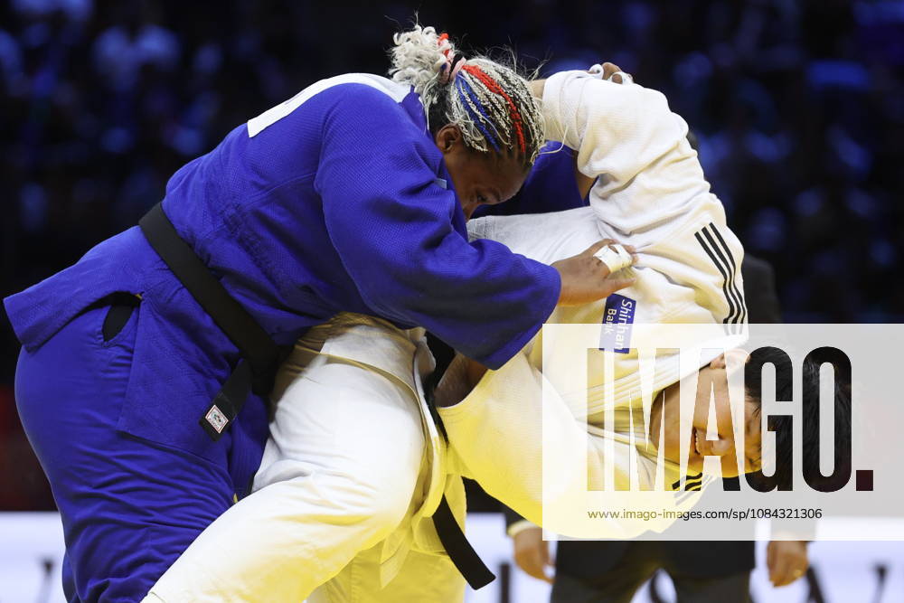 AZERBAIJAN, BAKU - OCTOBER 10, 2026: South Korea s Lee Hyeon-ji (R) and France s Romane Dicko fight in their heavyweight bout during the 2026 World Judo Championships at the National Gymnastics Arena. Mikhail Sinitsyn TASS 99046676