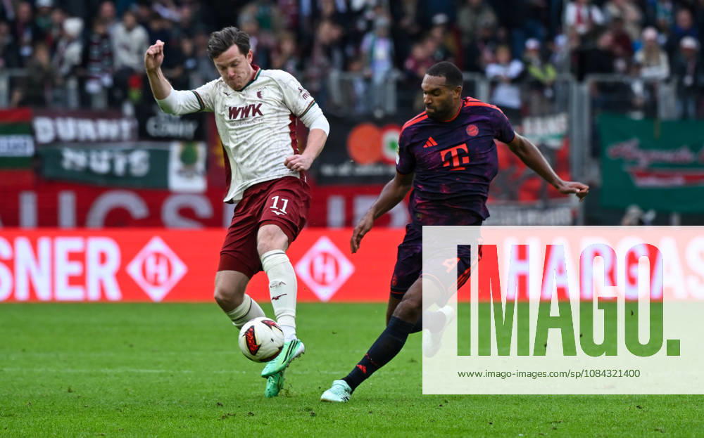 Fussball 1.Bundesliga, FC Augsburg - Bayern München v.l. Michael Gregoritsch (FC Augsburg), Jonathan Tah (FC Bayern Muenchen) Zweikampf, Aktion, action, battle for the ball Augsburg
