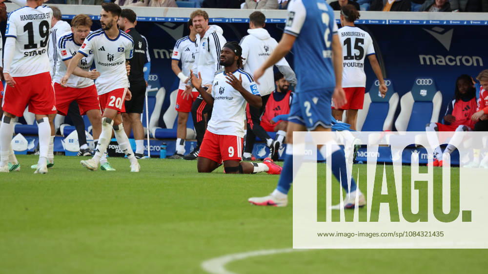 Fussball 1.Bundesliga, TSG 1899 Hoffenheim - Hamburger SV v.l. Torjubel nach dem Tor zum celebrating the goal celebrate 2:2 durch Terem Moffi (Hamburger SV) Sinsheim