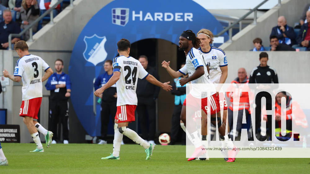 Fussball 1.Bundesliga, TSG 1899 Hoffenheim - Hamburger SV v.l. Torjubel nach dem Tor zum celebrating the goal celebrate 2:2 durch Terem Moffi (Hamburger SV) Sinsheim