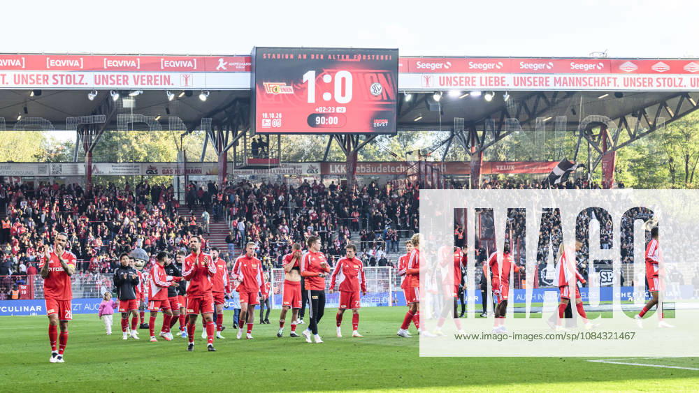 Im Bild v.l.: Union siegt nach 90 plus 2 Minuten 1:0, Freude, Jubel, Zufriedenheit in den Gesichtern der Spieler, GER, Berlin, Fussball, 1. FC Union Berlin vs SV Elversberg, in der Alten Försterei, 10.10.2026, DFB DFL REGULATIONS PROHIBIT ANY USE OF PHOTOGRAPHS AS IMAGE SEQUENCES AND OR QUASI-VIDEO,