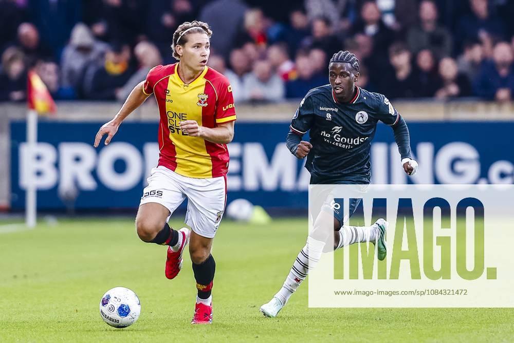 , Stadium De Adelaarshorst , season 2026 2027 , Dutch Eredivisie football . match between Go Ahead Eagles and Sparta Rotterdam, Picture shows Eagles player Soren Tengstedt , Sparta player Isaac Babadi Go Ahead Eagles - Sparta x208111064x
