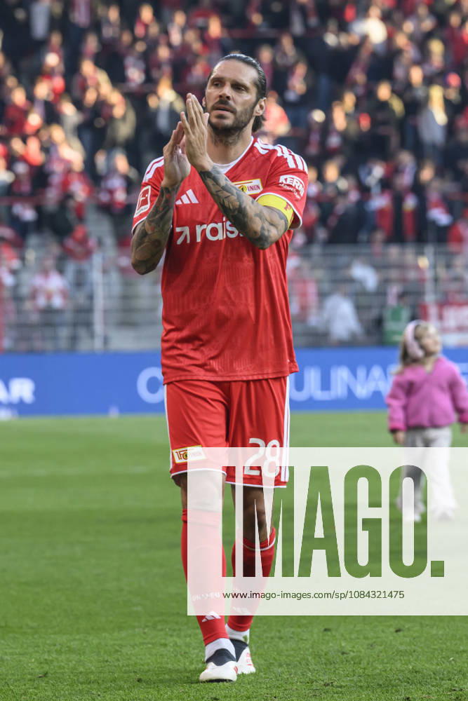 Im Bild v.l.: Christopher Trimmel (Union Berlin, 28), Union siegt nach 90 plus 2 Minuten 1:0, Freude, Jubel, Zufriedenheit in den Gesichtern der Spieler, GER, Berlin, Fussball, 1. FC Union Berlin vs SV Elversberg, in der Alten Försterei, 10.10.2026, DFB DFL REGULATIONS PROHIBIT ANY USE OF PHOTOGRAPHS AS IMAGE SEQUENCES AND OR QUASI-VIDEO,