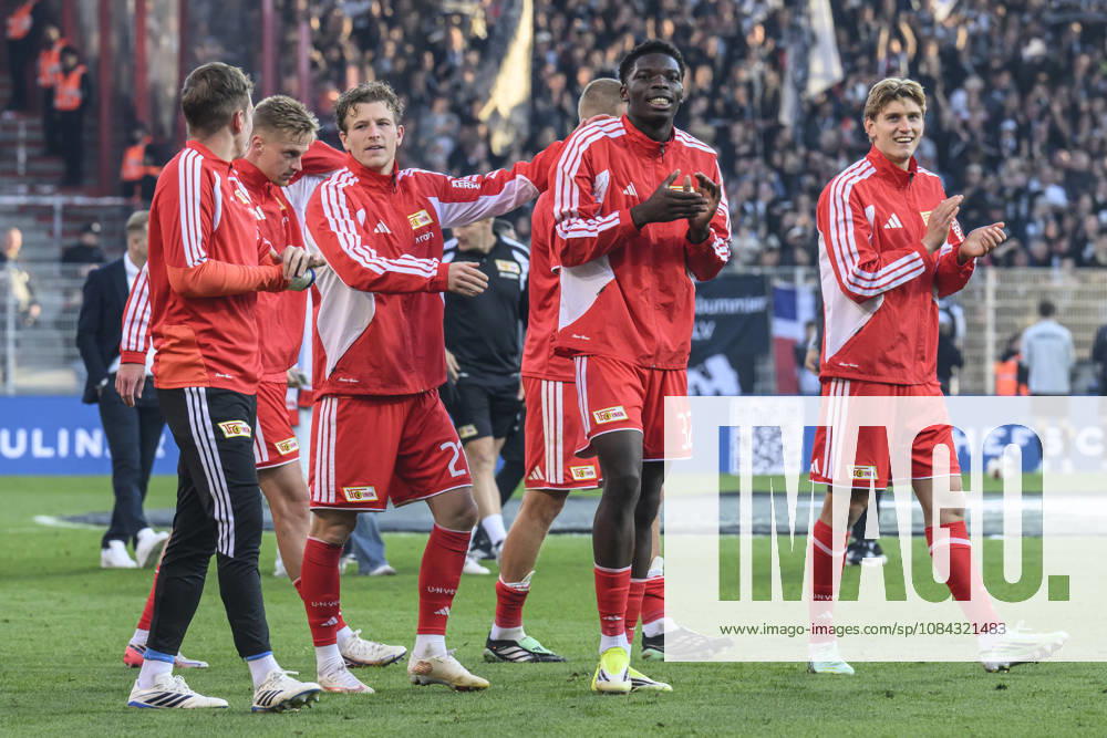 Im Bild v.l.: Tim Skarke (Union Berlin, 21), Mekhi Gray (Union Berlin, 32), Union siegt nach 90 plus 2 Minuten 1:0, Freude, Jubel, Zufriedenheit in den Gesichtern der Spieler, GER, Berlin, Fussball, 1. FC Union Berlin vs SV Elversberg, in der Alten Försterei, 10.10.2026, DFB DFL REGULATIONS PROHIBIT ANY USE OF PHOTOGRAPHS AS IMAGE SEQUENCES AND OR QUASI-VIDEO,
