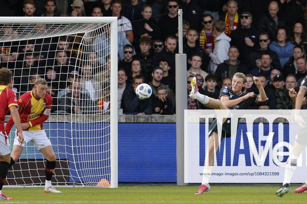 DEVENTER - (lr) Joris Kramer of Go Ahead Eagles, Milan Zonneveld of Sparta Rotterdam scores 0-1 during the Dutch Eredivisie match between Go Ahead Eagles and Sparta Rotterdam at De Adelaarshorst on October 10, 2026 in Deventer, the Netherlands. BART STOUTJESDIJK ANP Eredivisie 2026 27 ANPxSportx IVx 572029155 originalFilename: 572029155