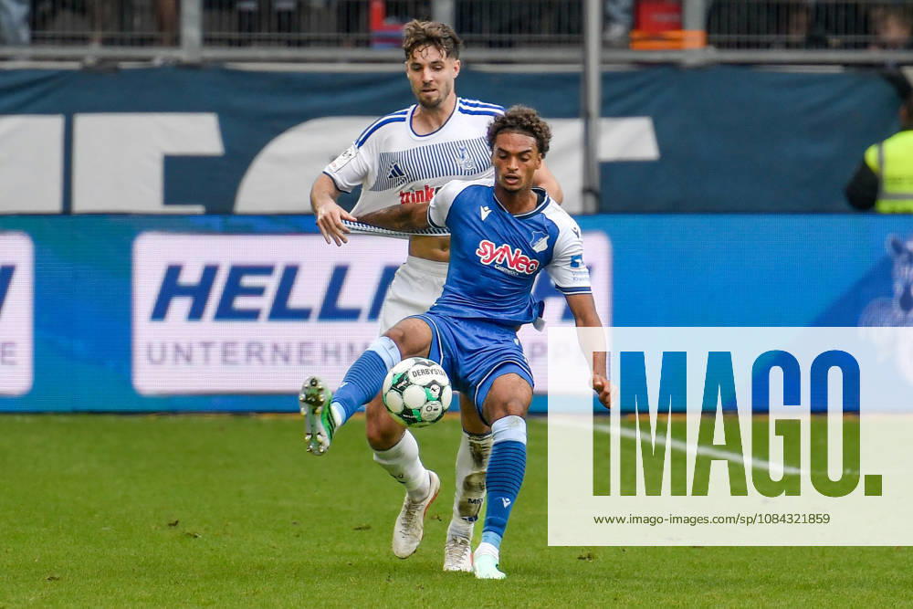 V. li. im Zweikampf Tobias Fleckstein (Duisburg 5) Jykese Fields (Hoffenheim 11) 10.10.2026 ¢ Fussball ¢ MSV Duisburg vs TSG 1899 Hoffenheim II, Schauinsland-Reisen-Arena, Duisburg, DFB DFL REGULATIONS PROHIBIT ANY USE OF PHOTOGRAPHS AS IMAGE SEQUENCES AND OR QUASI-VIDEO NRW Germany