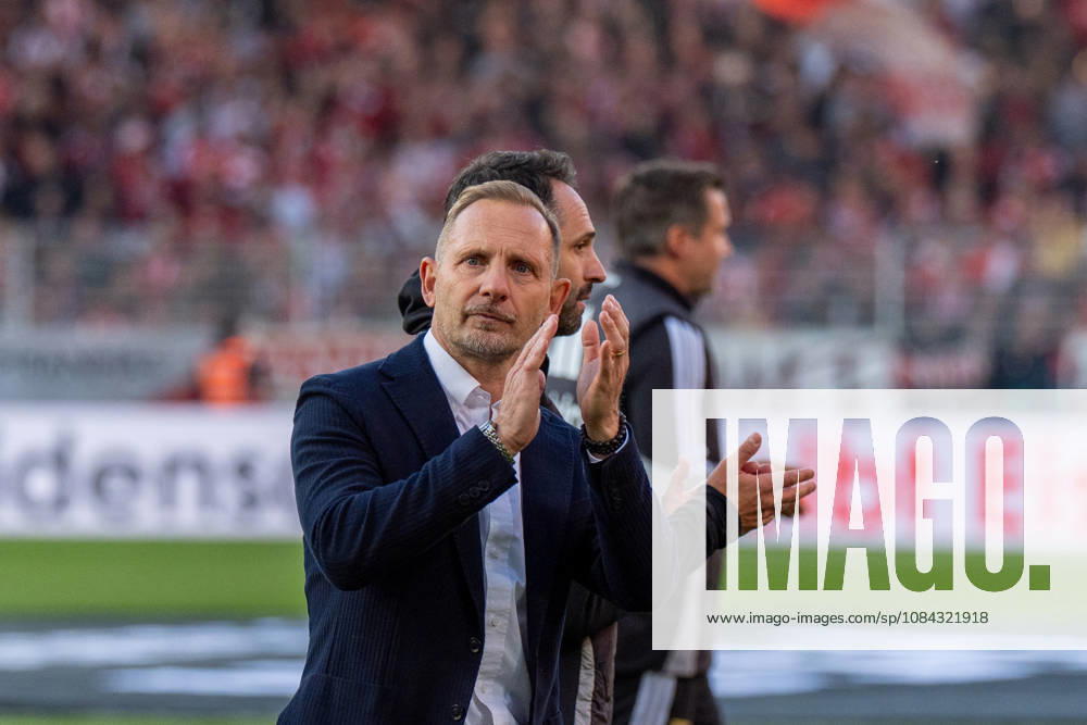 Deutschland: Fussball 1. Bundesliga, 5. Spieltag 2026 2027, 1.FC Union Berlin - SV Elversberg am 10.10.2026 in Berlin (Stadion An der Alten Försterei): Mauro Lustrinelli (1. FC Union Berlin, Trainer) nach dem Schlusspfiff