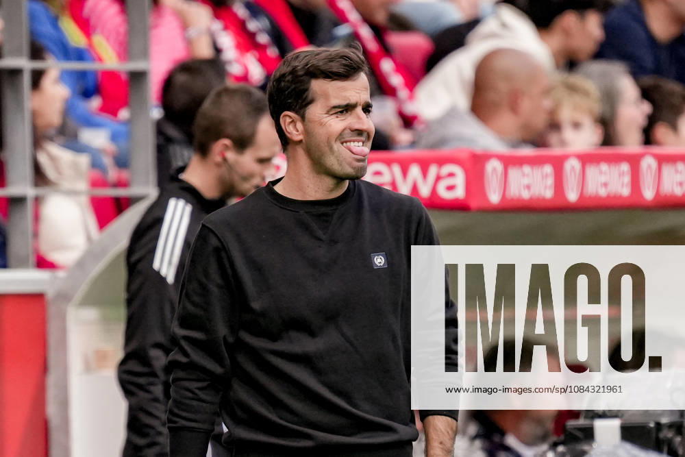 Deutschland: Fussball Saison 2026 2027 , 1. Bundesliga , 5. Spieltag , 1. FSV Mainz 05 vs. Bayer 04 Leverkusen - MEWA-Arena (Mainz) : Carles Martinez Carles Martinez (Trainer, Bayer 04 Leverkusen) Mimik, Gesichtsausdruck, Emotion Mainz MEWA-Arena Deutschland Germany