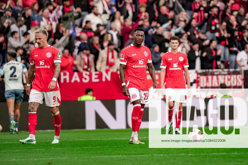 Deutschland: Fussball Saison 2026 2027 , 1. Bundesliga , 5. Spieltag , 1. FSV Mainz 05 vs. Bayer 04 Leverkusen - MEWA-Arena (Mainz) : Sheraldo Becker (1. FSV Mainz 05, 23) und Phillip Tietz (1. FSV Mainz 05, 9) nach dem Gegentor, Mimik, Gesichtsausdruck, Emotion Mainz MEWA-Arena Deutschland Germany