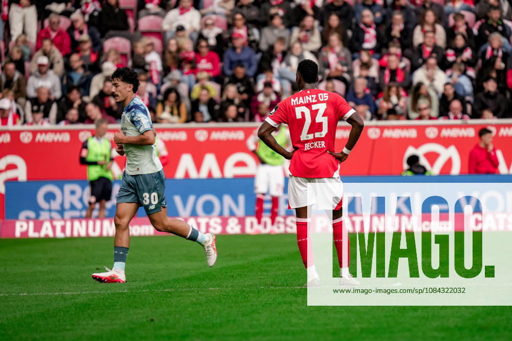 Deutschland: Fussball Saison 2026 2027 , 1. Bundesliga , 5. Spieltag , 1. FSV Mainz 05 vs. Bayer 04 Leverkusen - MEWA-Arena (Mainz) : Sheraldo Becker (1. FSV Mainz 05, 23) und Ibrahim Maza (Bayer 04 Leverkusen, 30) Mainz MEWA-Arena Deutschland Germany